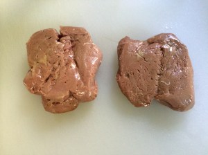 After cooking the meat was certainly the nice pink color associated a properly cooked steak. It even has that nice beefy aroma, but looks quite odd.